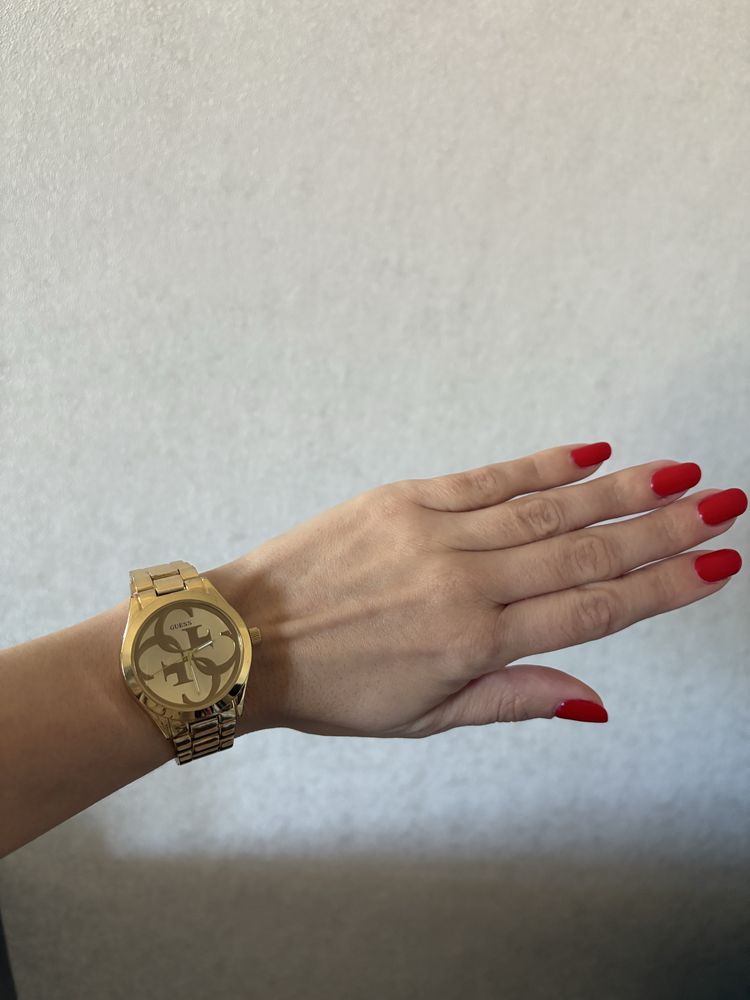 Часы guess как новые