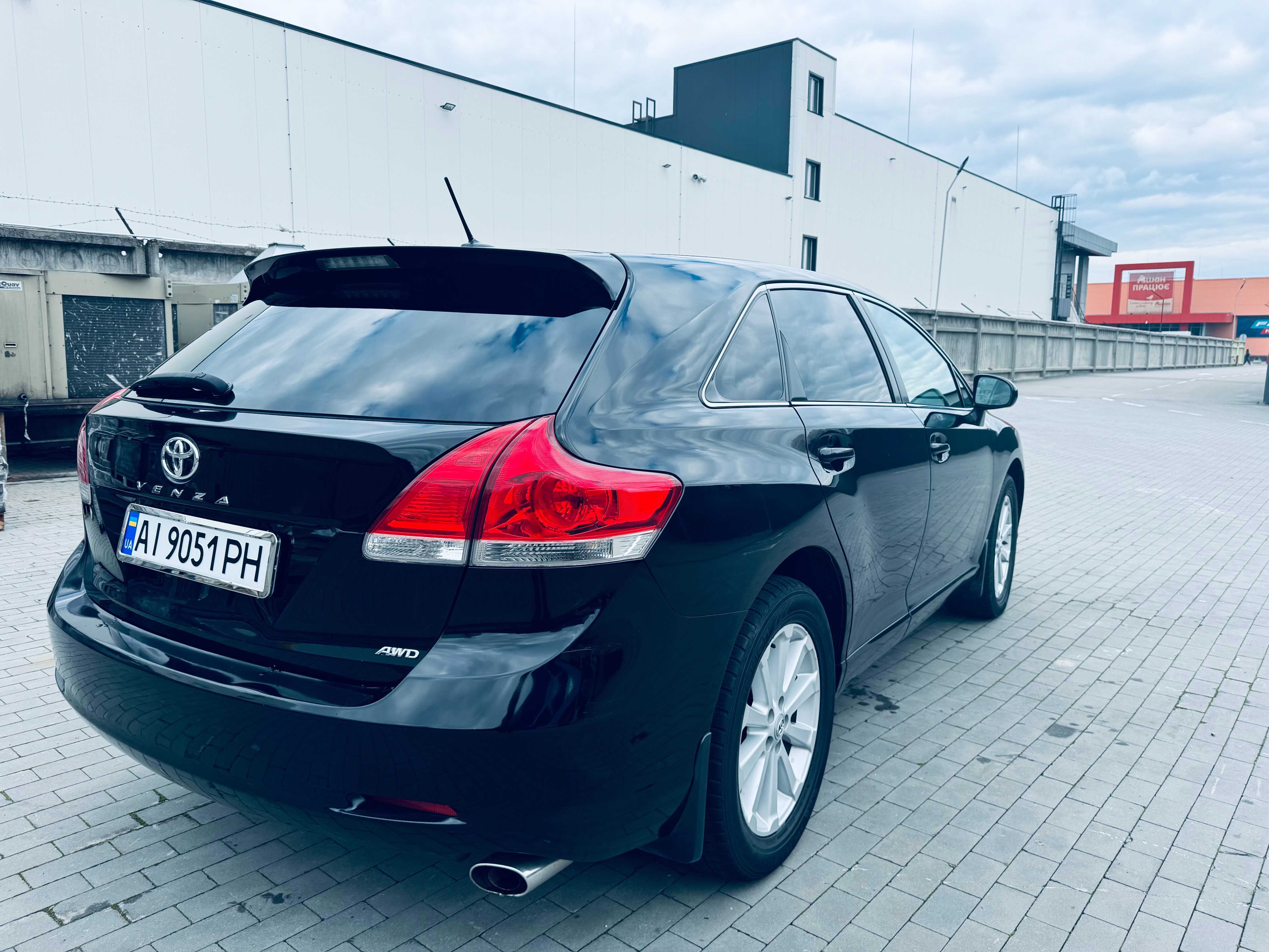 Toyota Venza. Повний привід. 2011 рік!! Чорного кольору. Київ