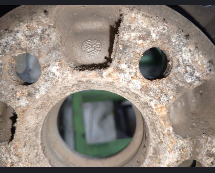 Продам пару шин з дисками