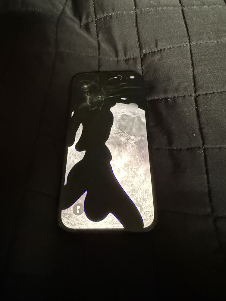 Iphone 15 na gwarancji do 8 sierpnia