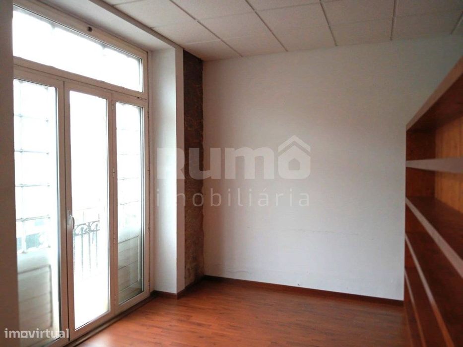 Escritório para Serviços com Potencial de Conversão em Apartamento ...