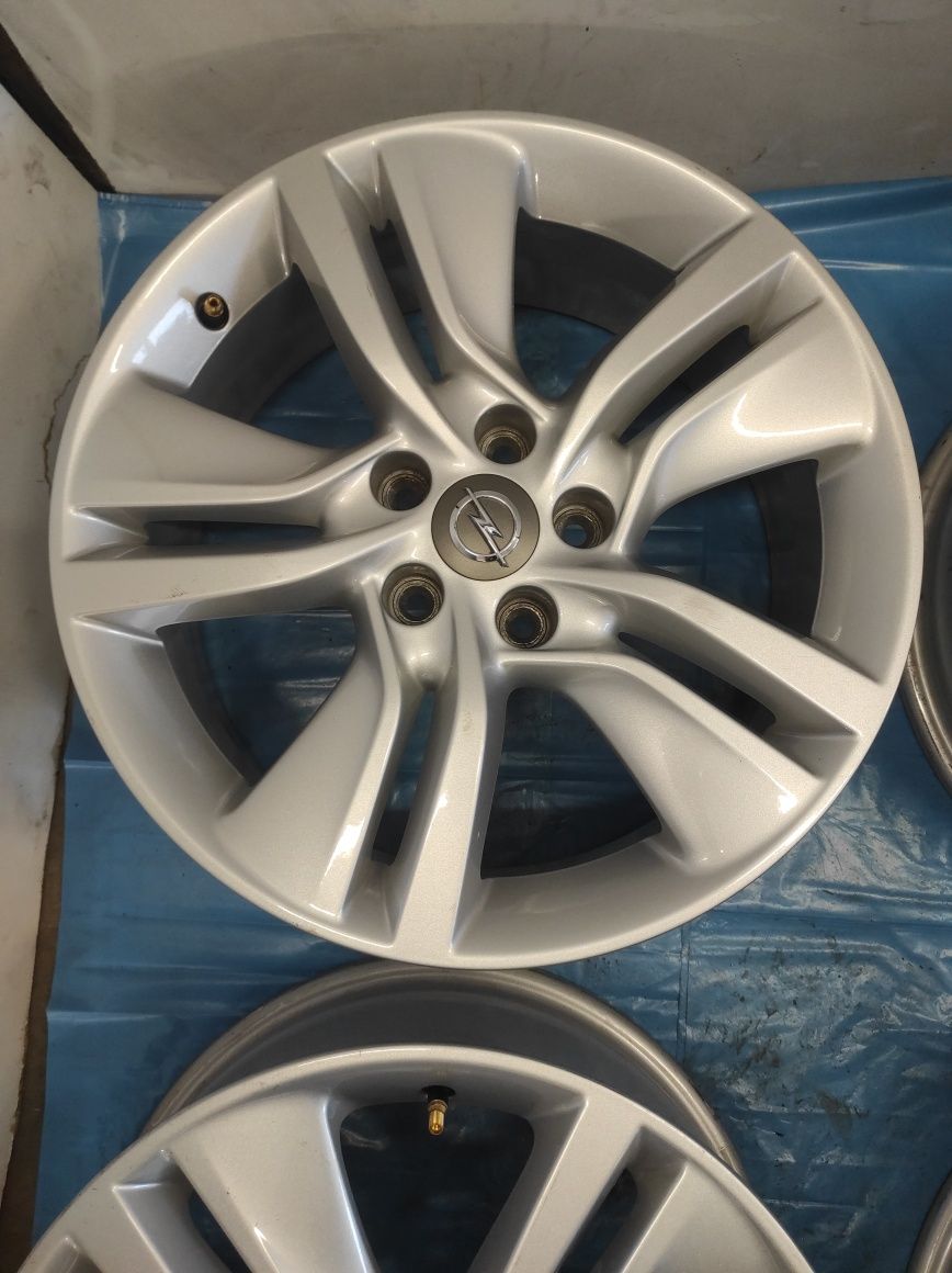 50 Felgi aluminiowe ORYGINAŁ OPEL R 17 5x110 Bardzo Ładne Czujniki