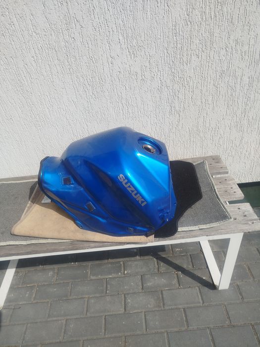 Wyprzedaż garażowa zbiornik paliwa gsx s1000