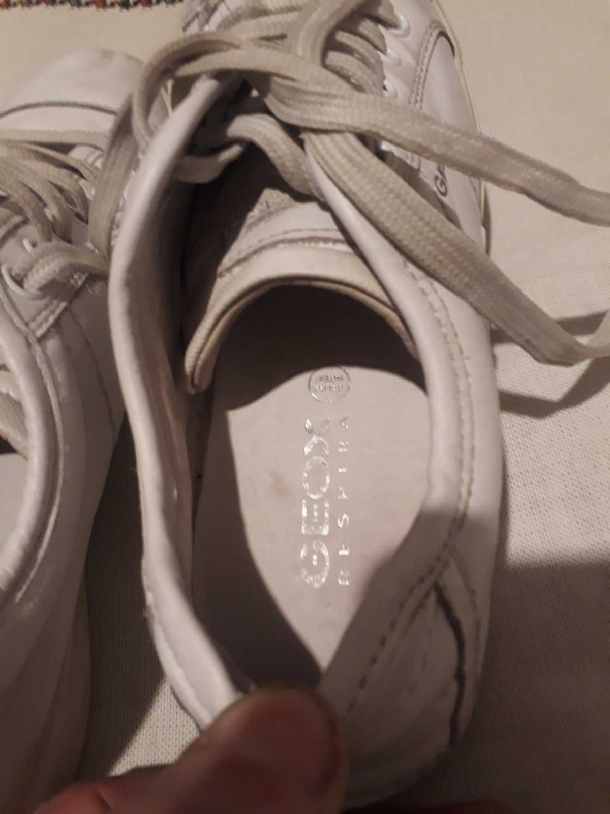 Кросівки  шкіряні білі фірми  Geox