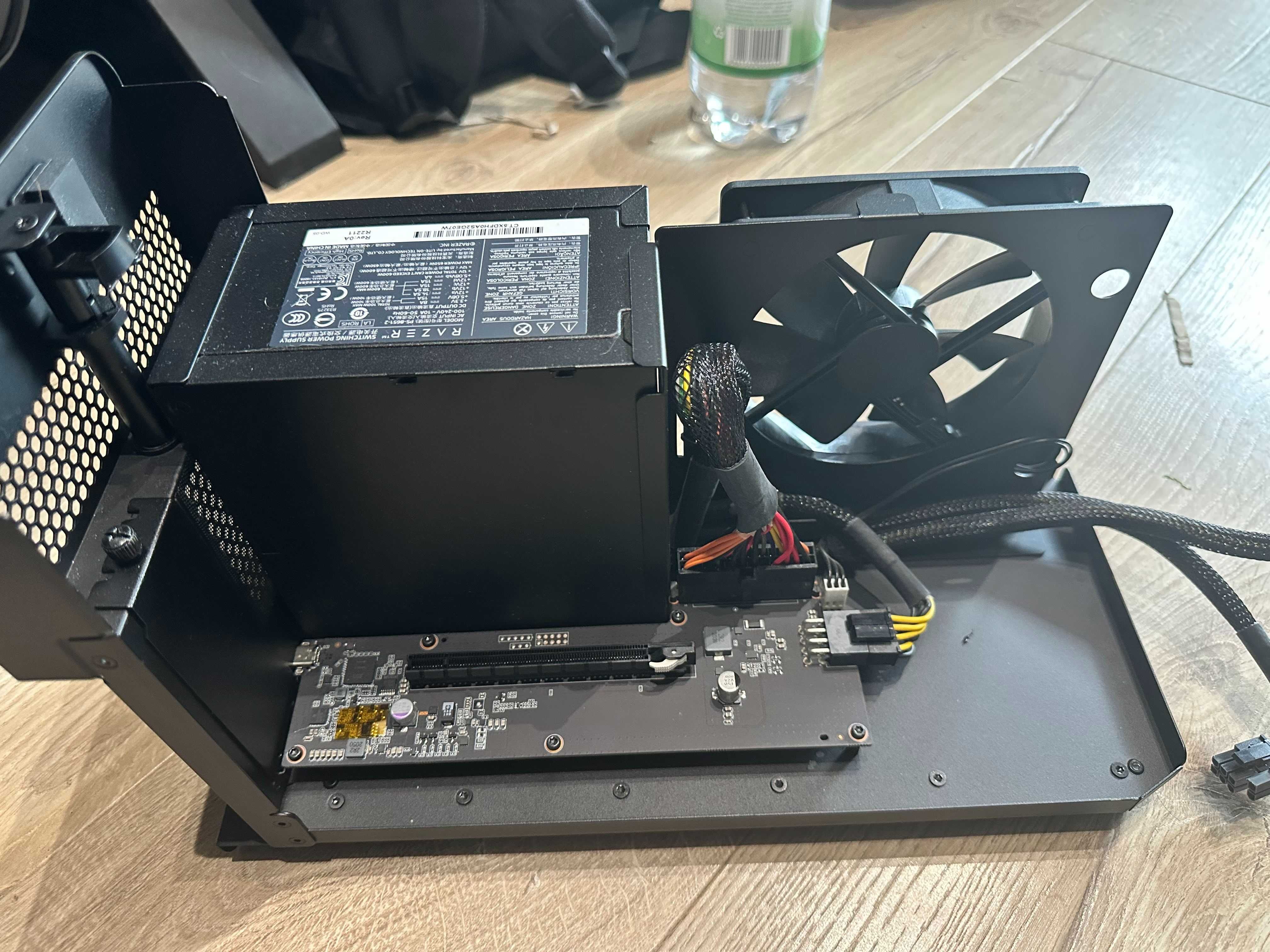 Razer Core X – Zewnętrzna Obudowa eGPU – Thunderbolt 3 – Idealny Stan