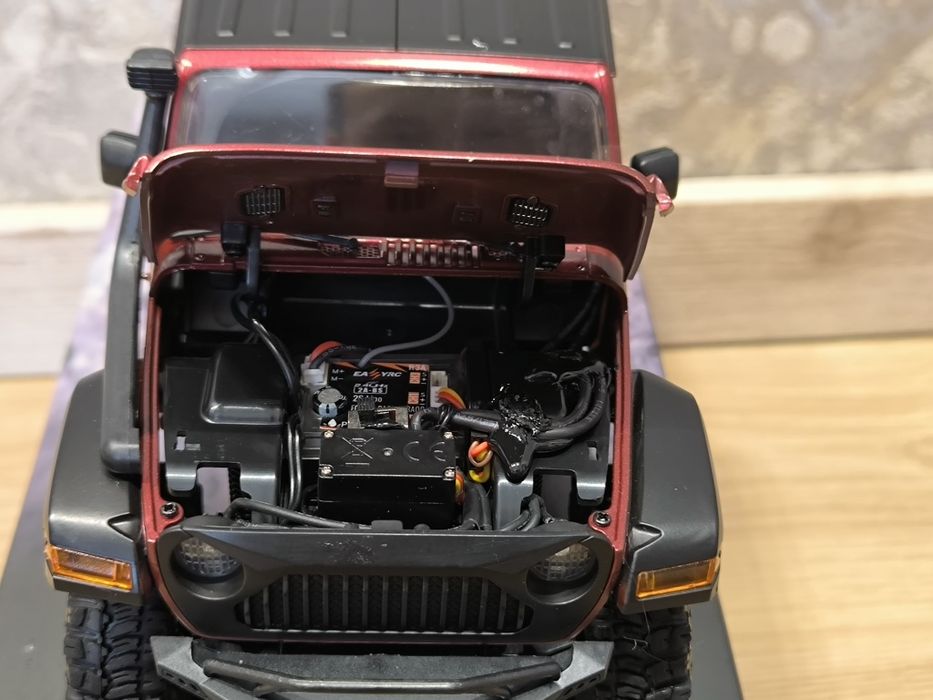 Машинка на радіокерованні jeep 1/18