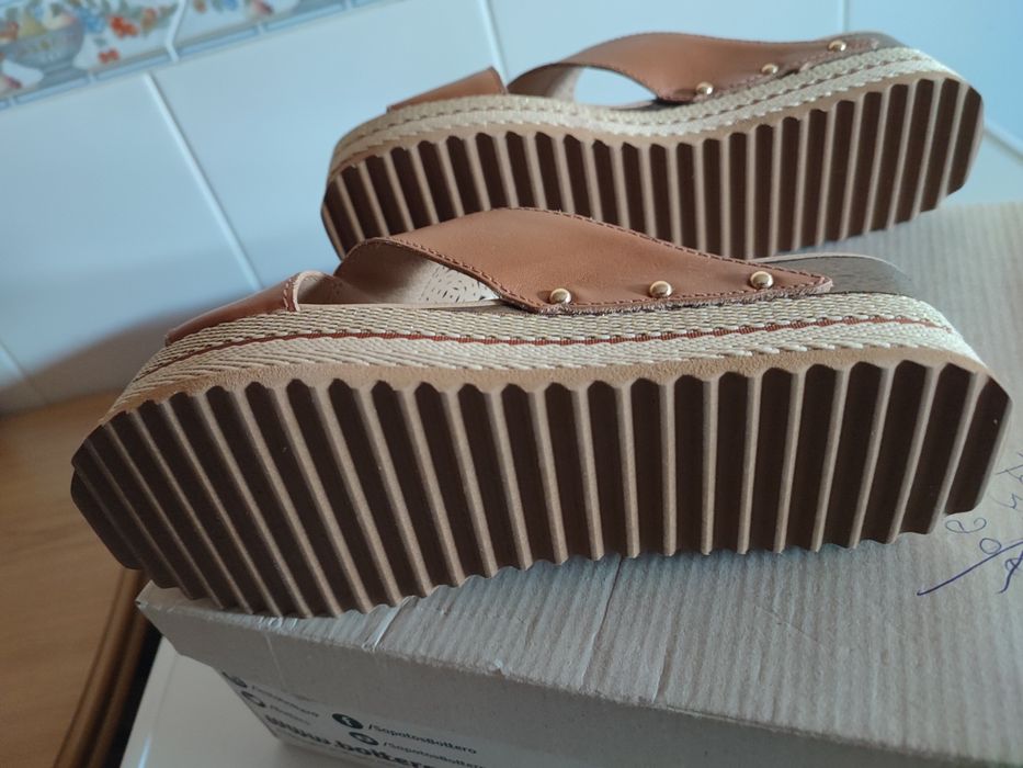 Chinelos novos Bottero