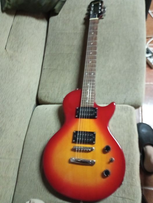 Guitarra elétrica bonita