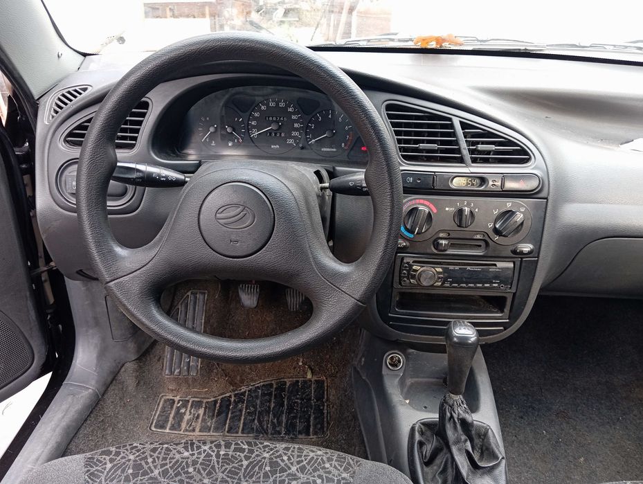 Продаю Ланос 2011