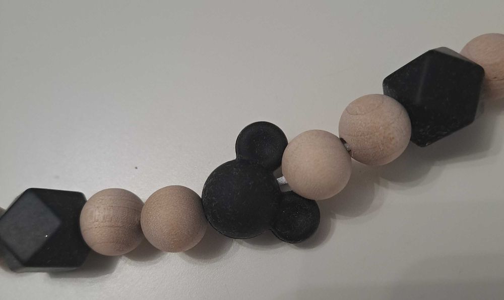 Zawieszka do smoczka MIKI dla niemowląt CZARNA silikon drewno