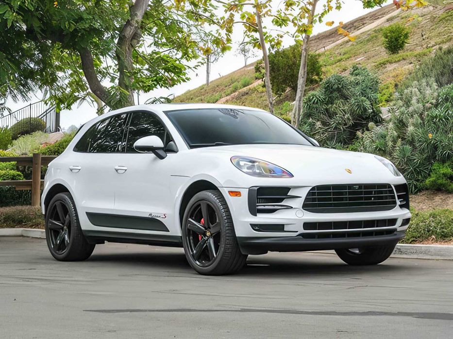 Porsche Macan S      2020
