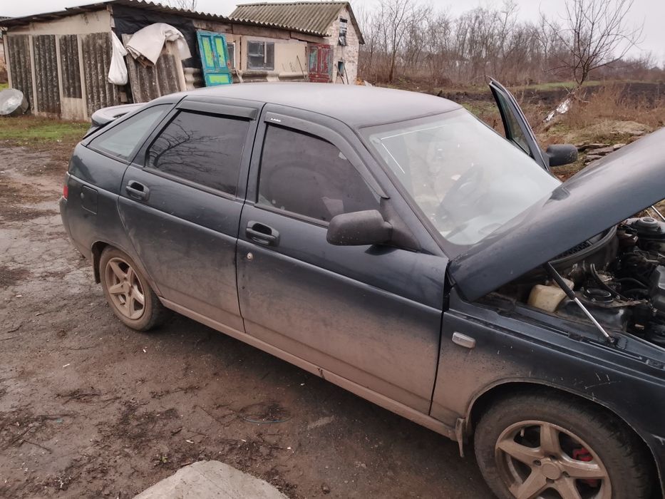 Продам ВАЗ 2112 внормальном состояни сел и уехал