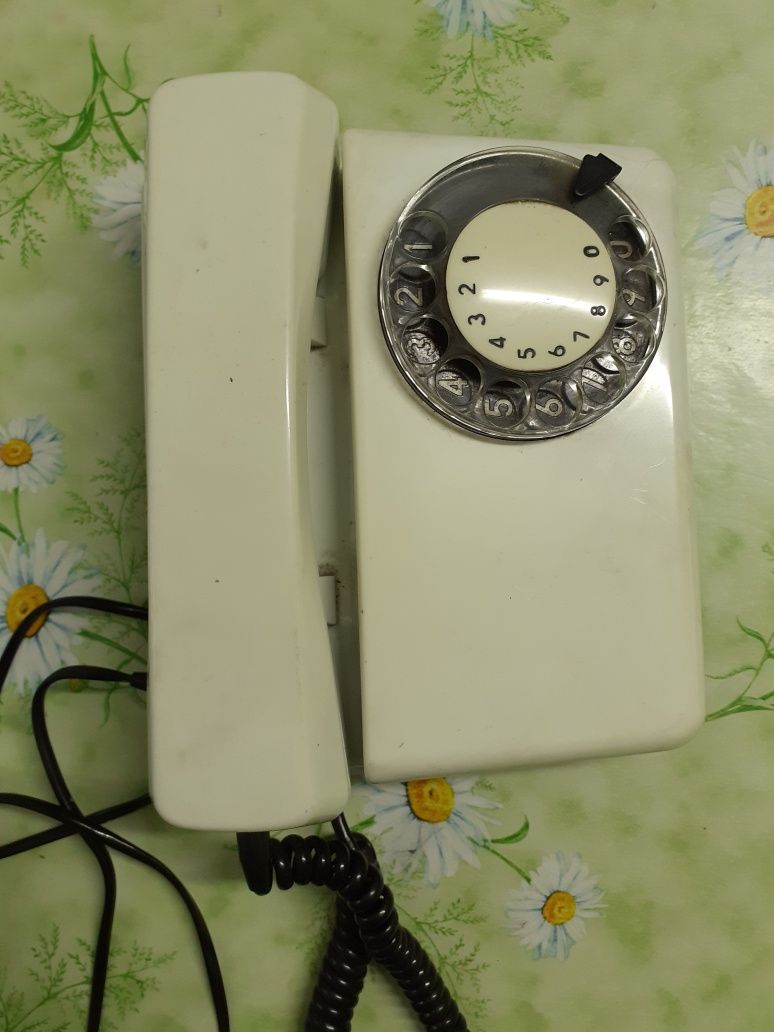 Telefon stacjonarny z PRL