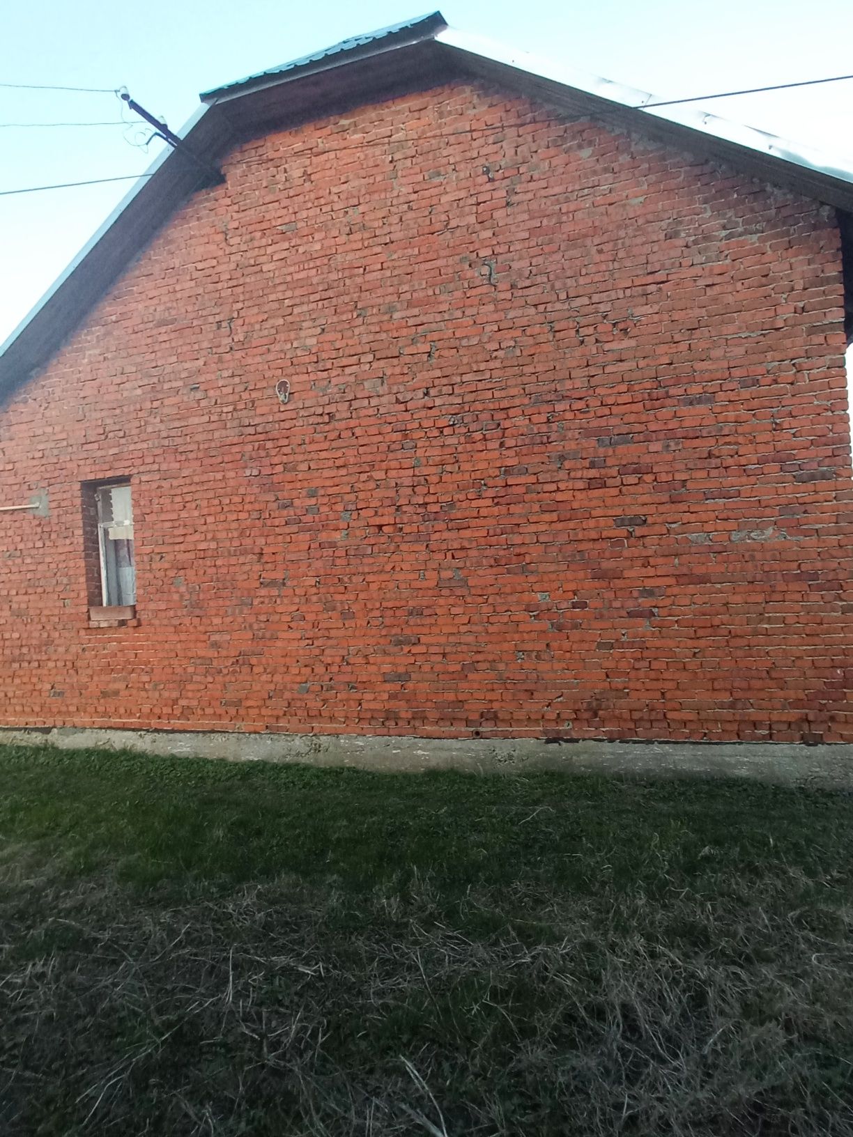 Будинок/ хата цегляний у селі Волоща