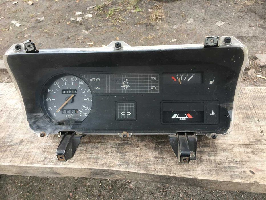 Щиток приборов на Форд Сиерра
