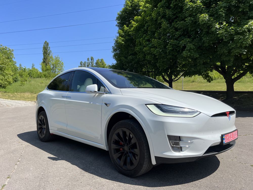 Tesla model X Perfomance 817 к.с.