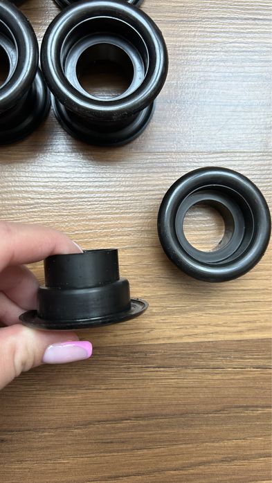 Tuleja wentylacyjna do drzwi czarna 10 sztuk