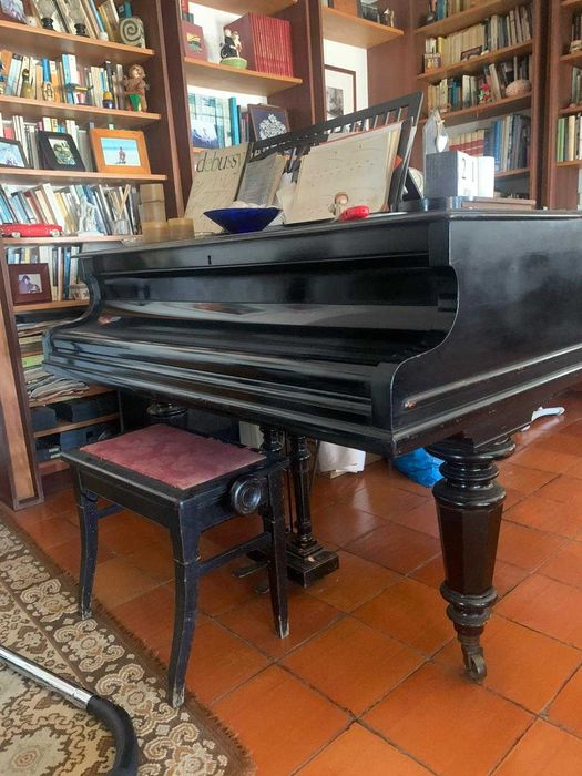 Piano com 1/4 cauda