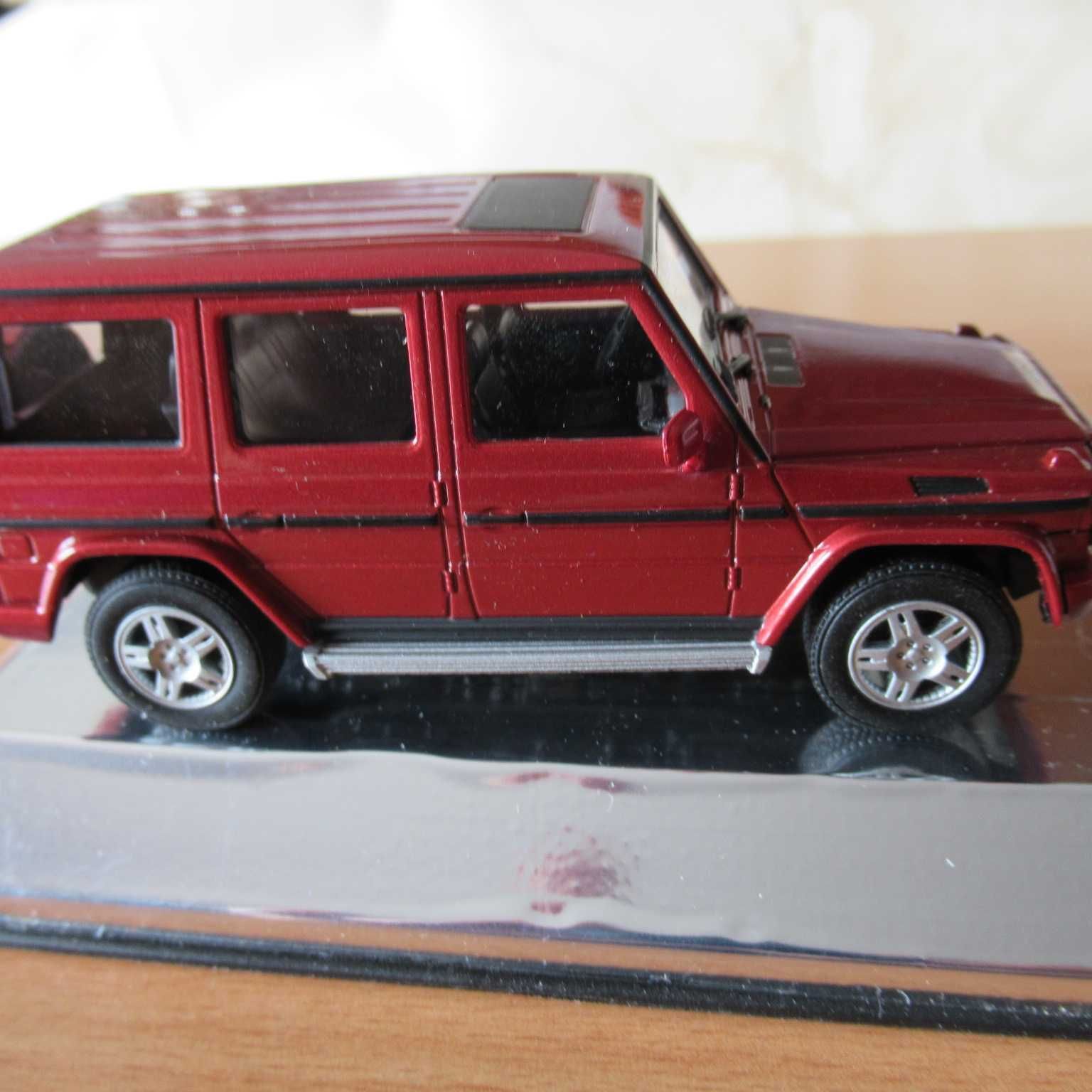 (114/19)-Jeep mercedes G500 em metal 1:43 C/ caixa acrílica