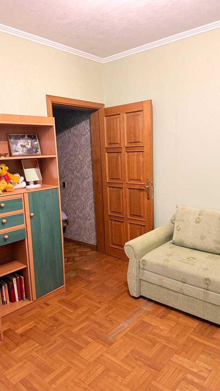 Продам 3-к квартиру на Дружбы Народов 242, с мебелью