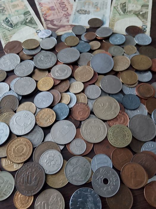 Monety i banknoty ponad 800 gram