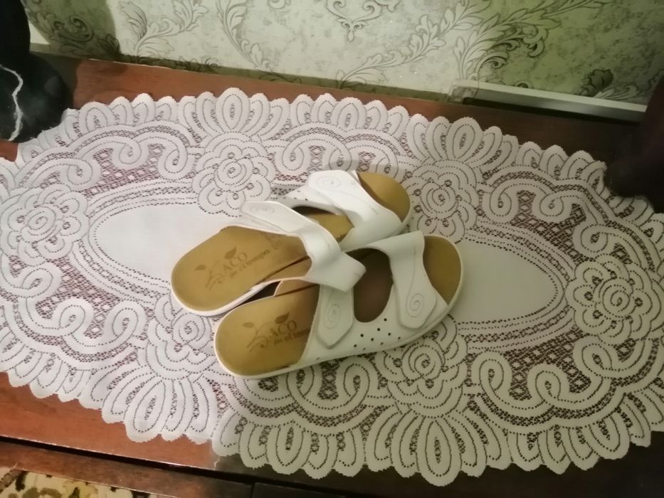 Продам новые босоножки