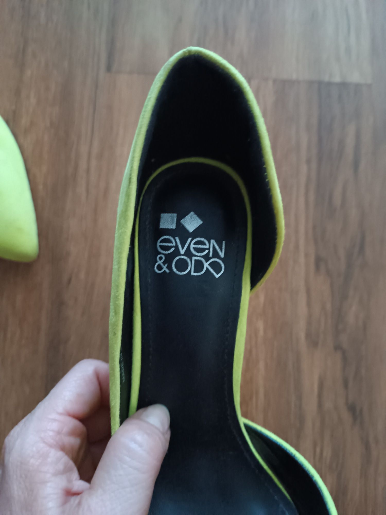 Buty neonowe rozmiar 39 event&odd.