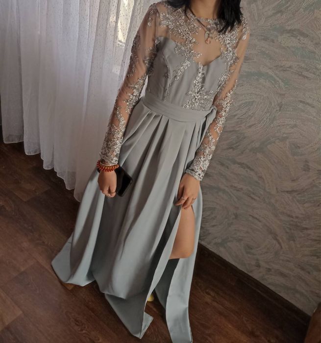 Продаю выпуске платье