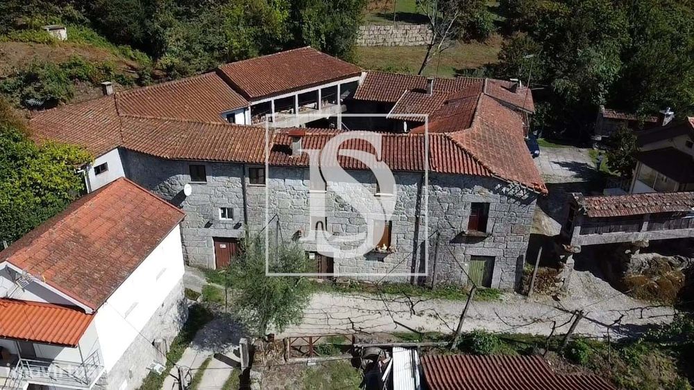 Moradia T2 em Cantelães Para Restauro