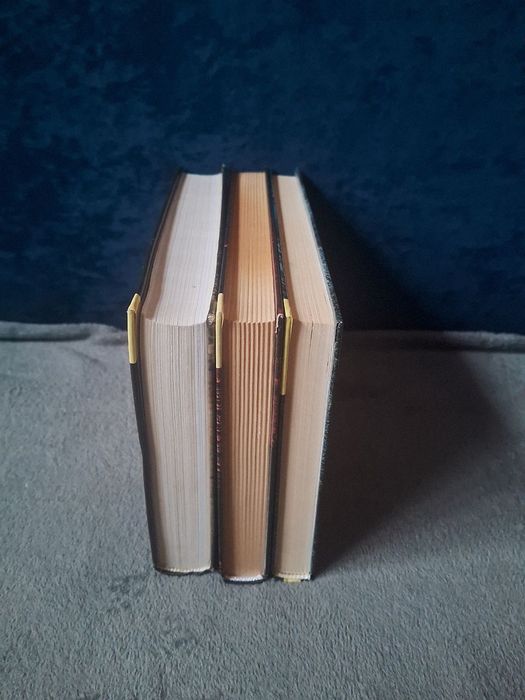 Книга Імен , Код да Вінчі,  Трохи пітьми Ден Браун