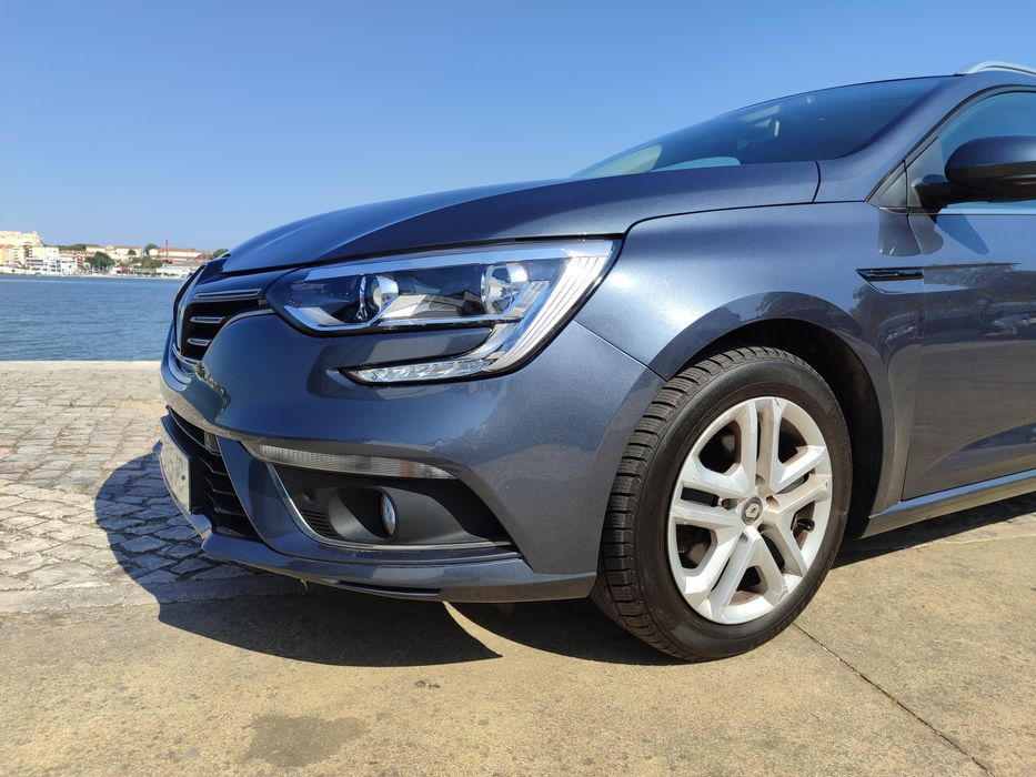 Renault Megane sport tourer 1.5 dci blue intense