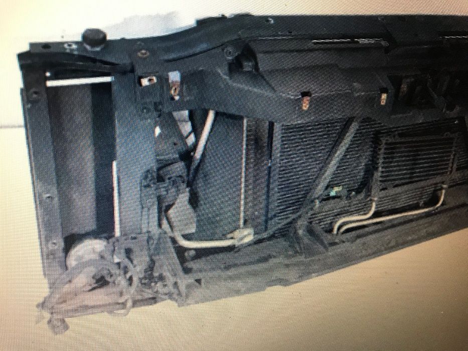 Cadillac Escallade  GMC chlodnice, pas przedni,Komplet