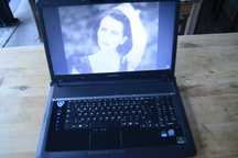 Wielki laptop multimedialny