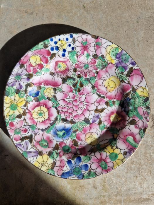 Pratos decorativos  aprox 17cm