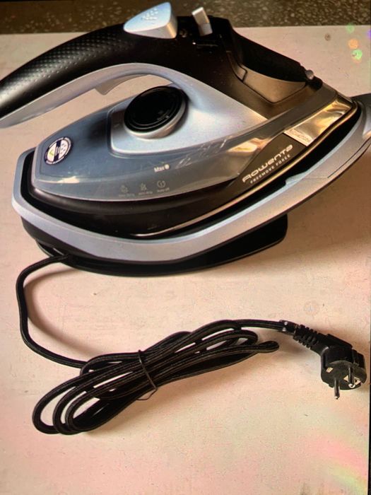 Nowe żelazko parowe bezprzewodowe Rowenta