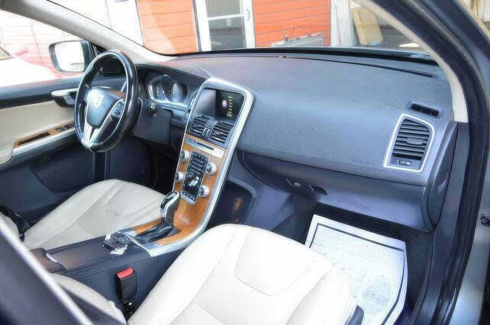 Volvo XC60 T5 Inscription      2017