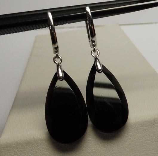 Srebrne kolczyki fasetowane onyksy łezki zatrzask