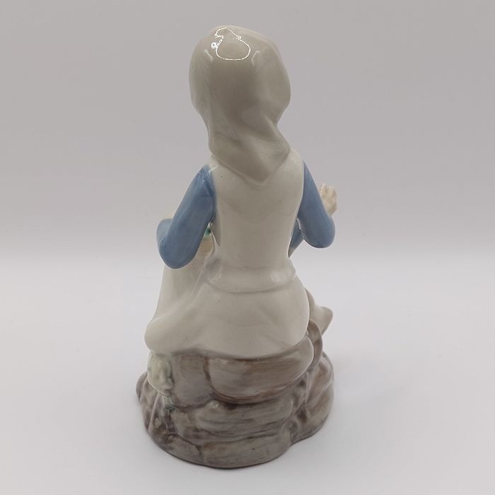 Figurka porcelanowa dziewczynka, gęsiarka Lladrò