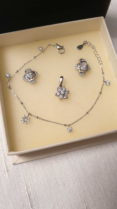 Komplet srebrnej biżuterii z cyrkoniami kolczyki wisiorek bransoletka