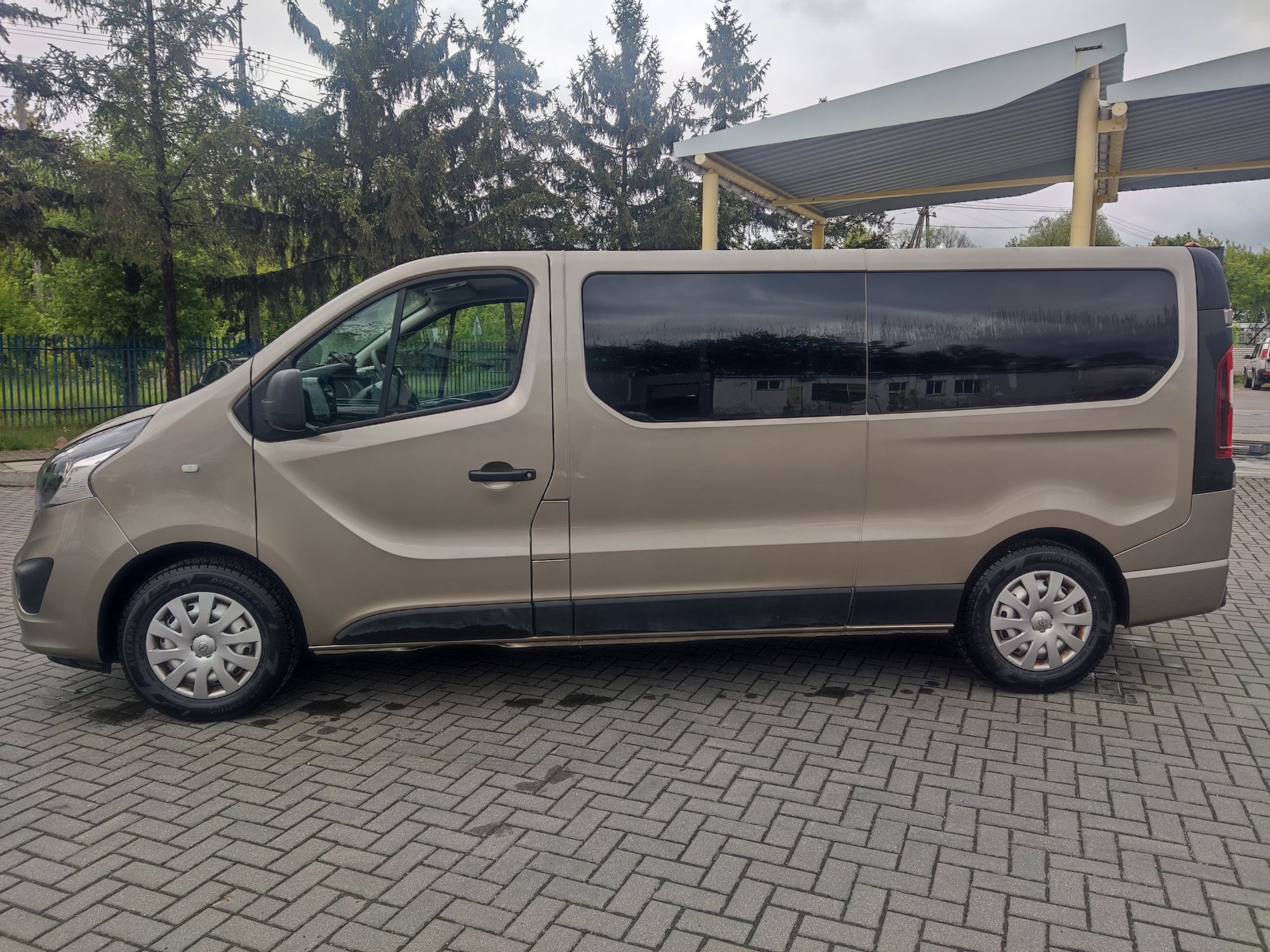 Wynajmę Busa 9-osobowego