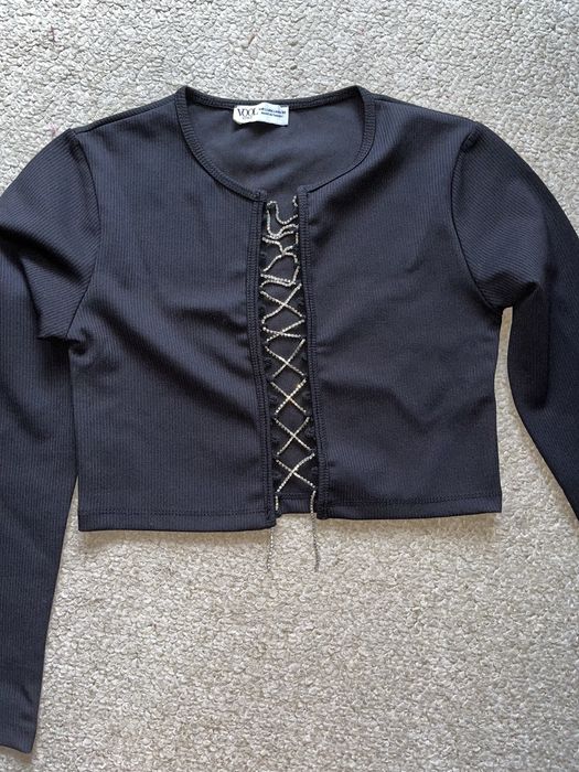 Топ в рубчик на шнуровке с стразами