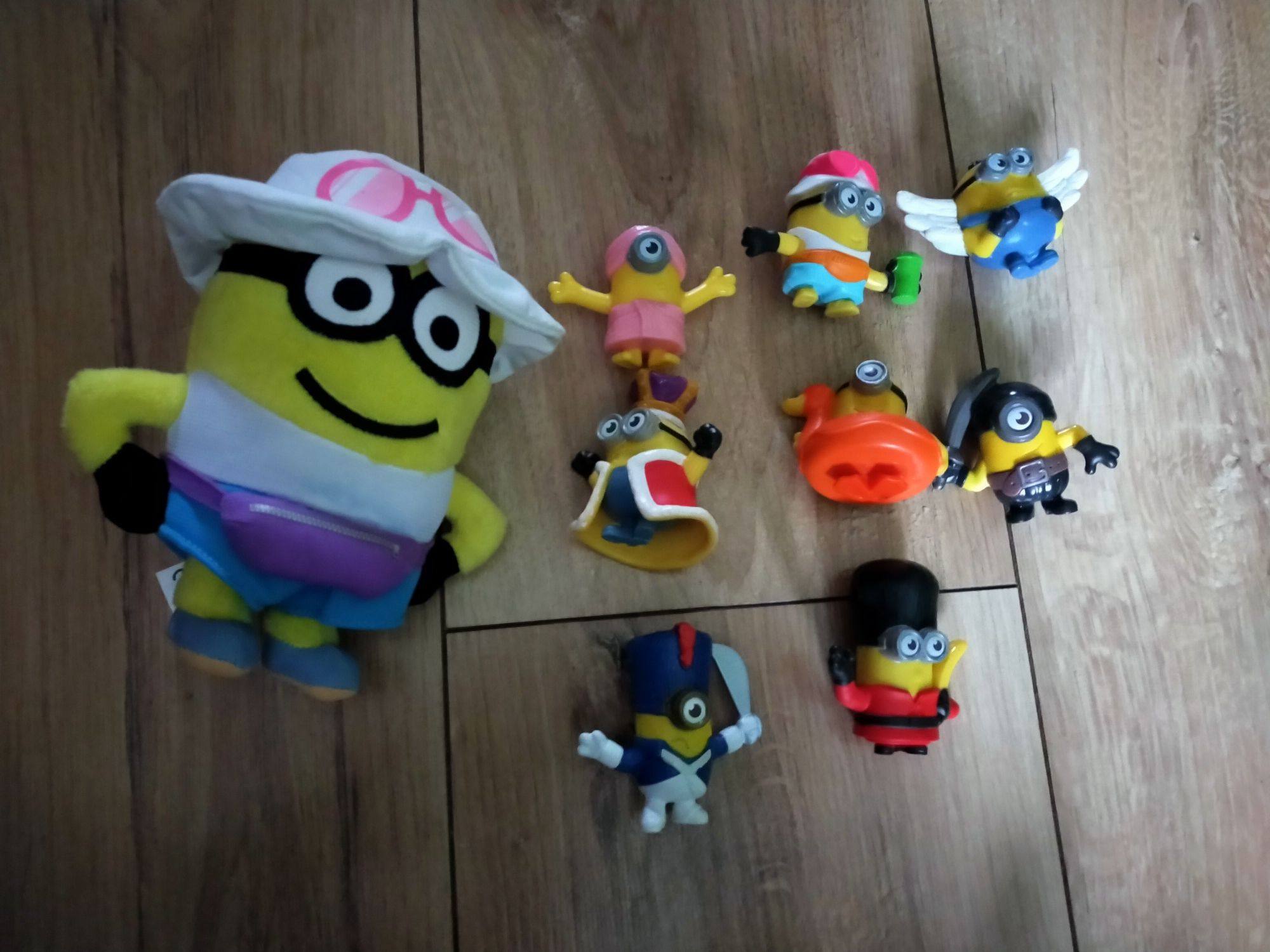 Minionki- maskotka i figurki