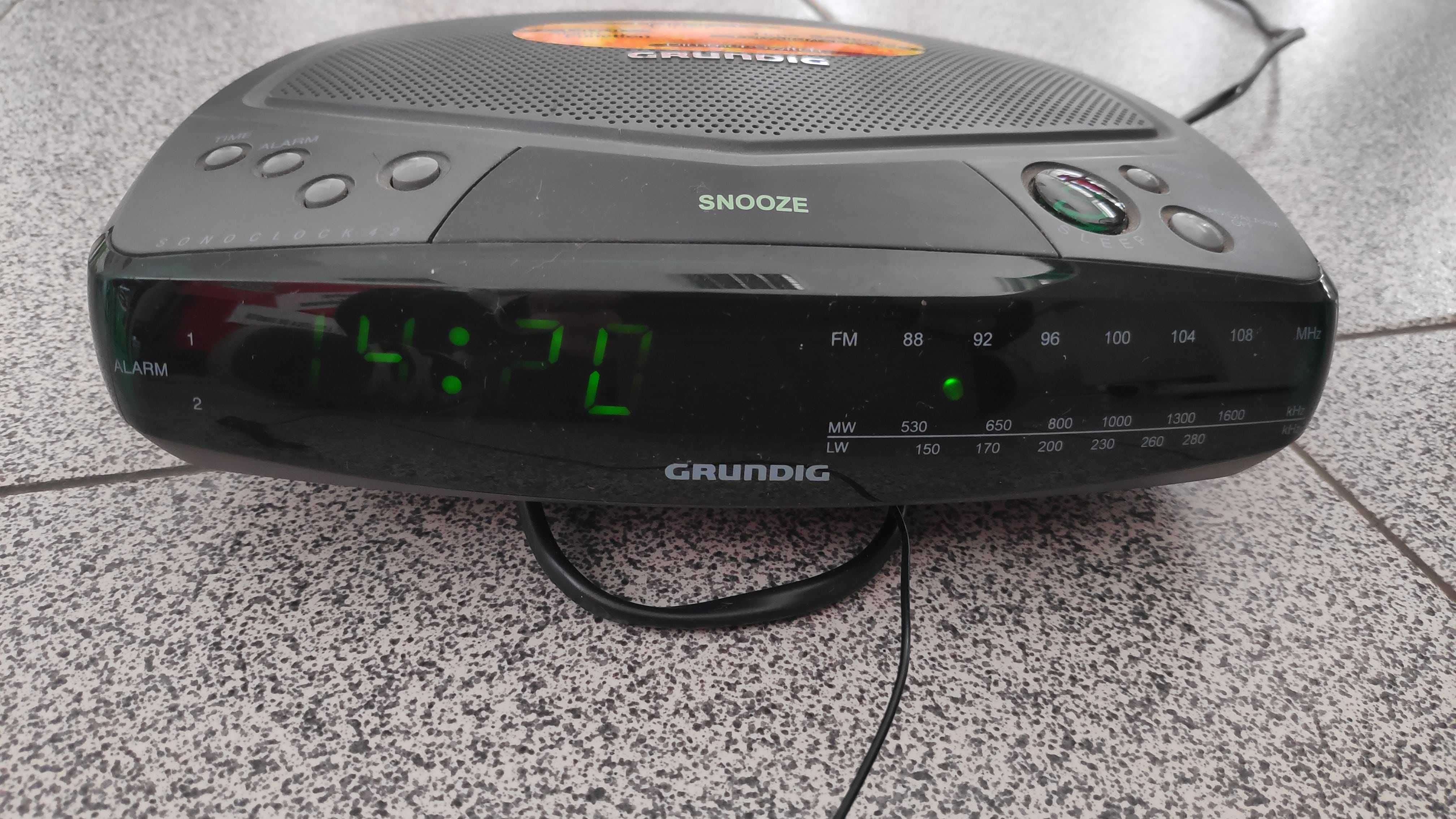 Rádio Despertador Grundig Sonoclock 42