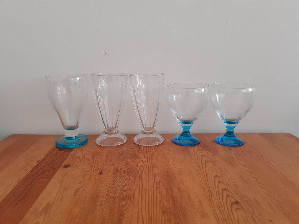 Pucharek szklany do lodów lub deserów