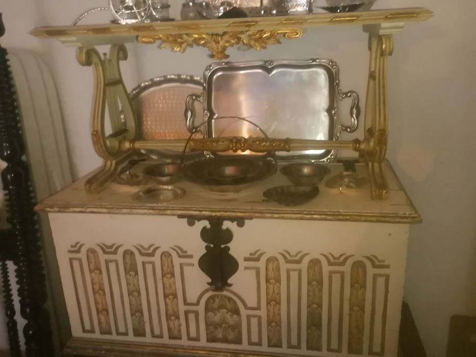 Arca antiga 35 € mesa antiga 35 €