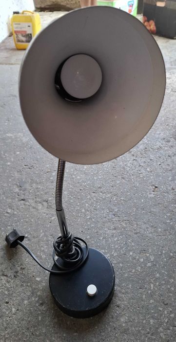 Lampka biurkowa gięta