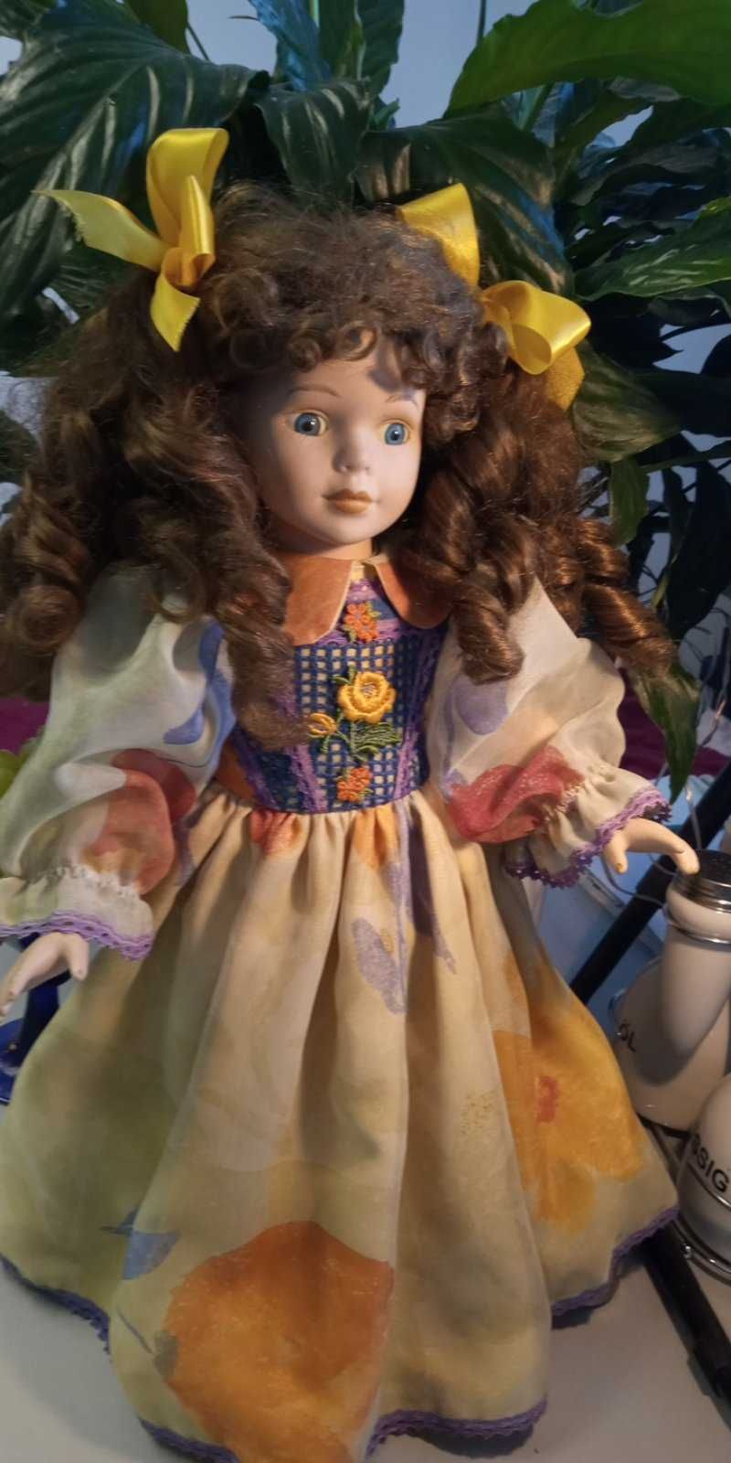 Кукла фарфоровая коллекционная . Германия. 45 см