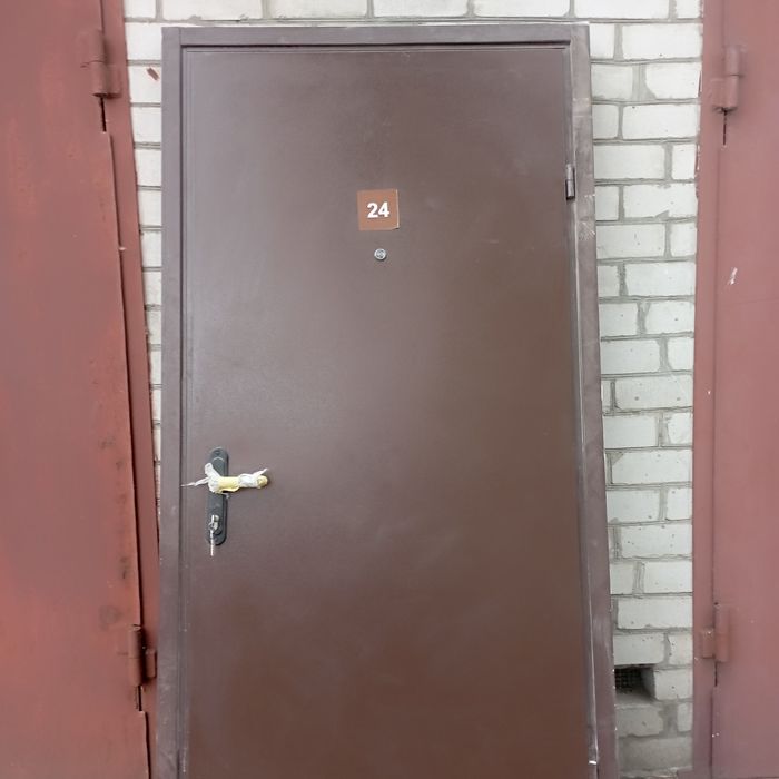 Продам двері вхідні металеві