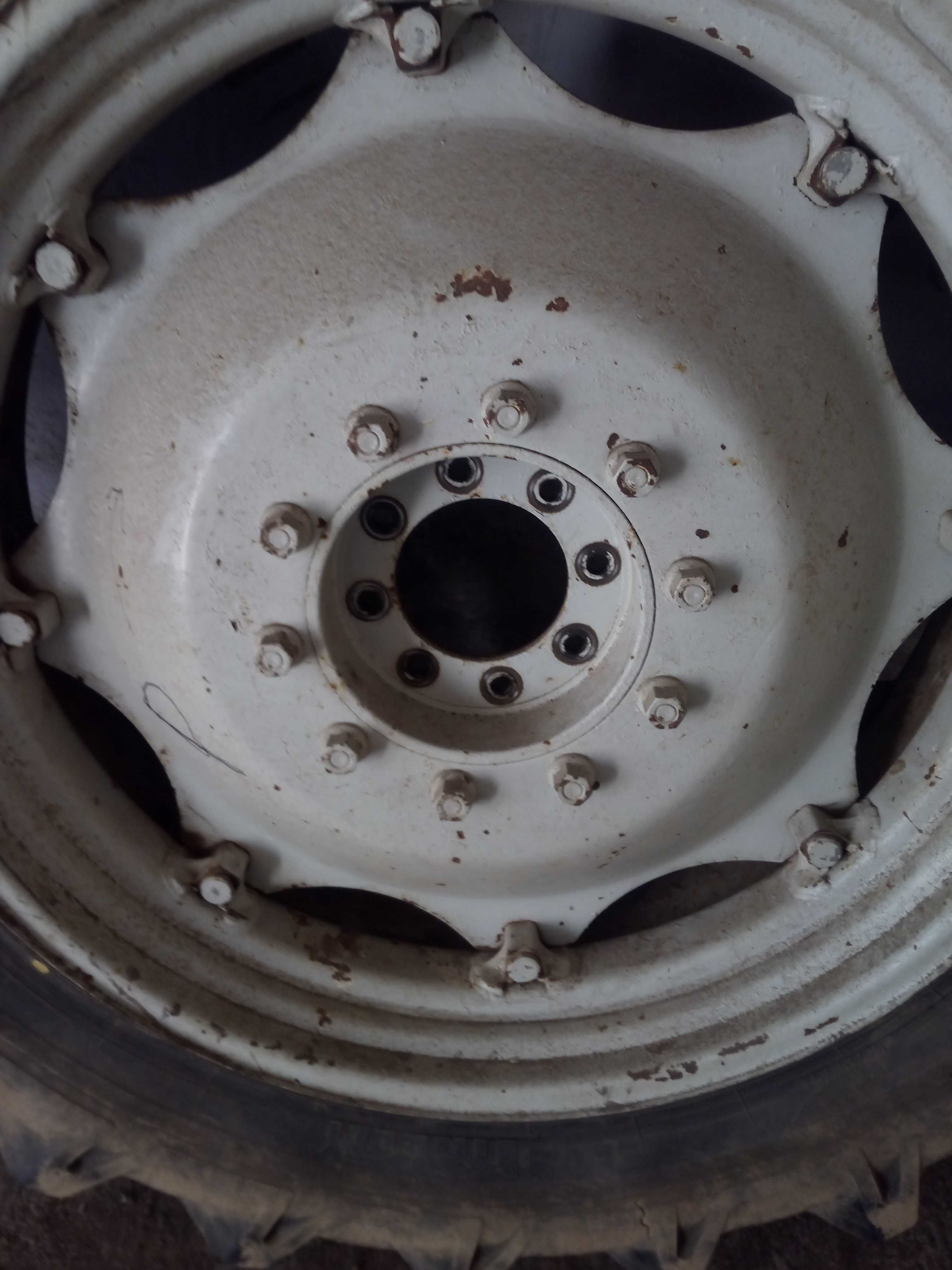 Koła kompletne 14.9 R38 Renault