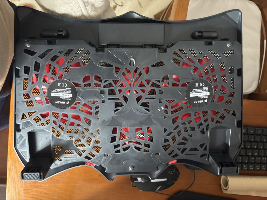 Conjunto Teclado + Rato + Base de Arrefecimento – Como Novos